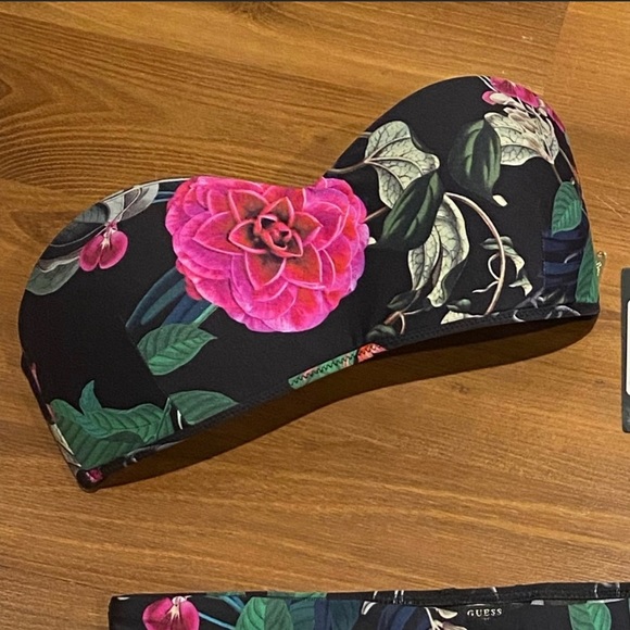 LAST DAY TO BUY!! Guess bandeau bikini - Picture 2 of 6